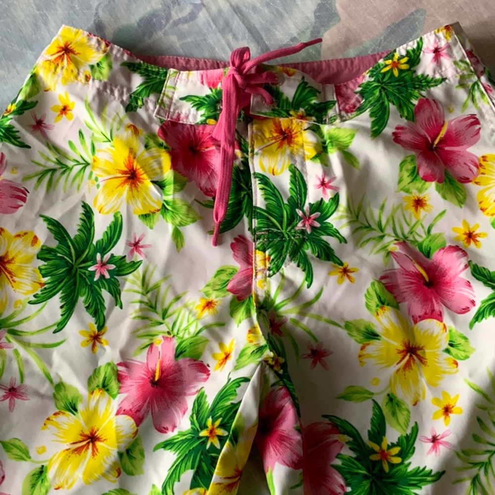 NWT Raya Sun girls tropical board shorts in size 10/12